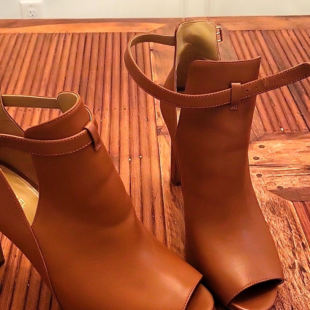 Women's size 10 Michael Kors heels